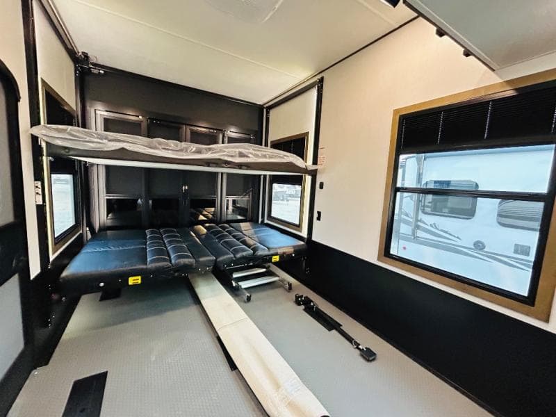 2026 Keystone RV 2026 Keystone RV Fuzion Toy Hauler - thumbnail 68