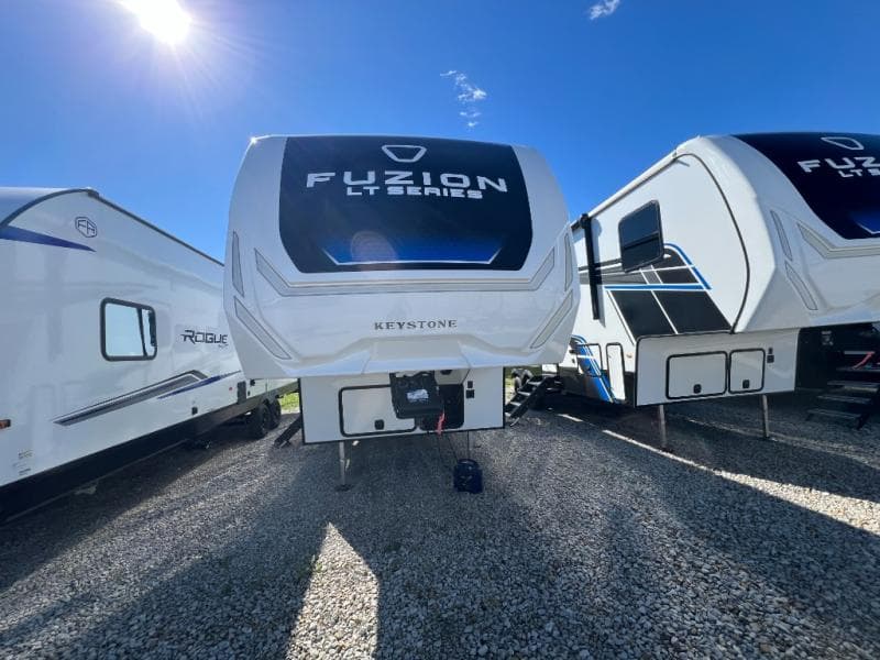 2026 Keystone 2026 Keystone Fuzion Impact Edition Toy Hauler - thumbnail 4