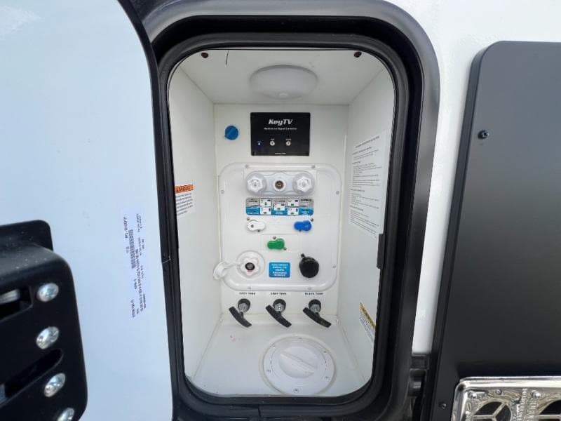 2026 Keystone 2026 Keystone Fuzion Impact Edition Toy Hauler - thumbnail 13