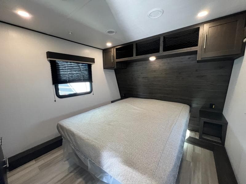 2026 Keystone 2026 Keystone Fuzion Impact Edition Toy Hauler - thumbnail 35