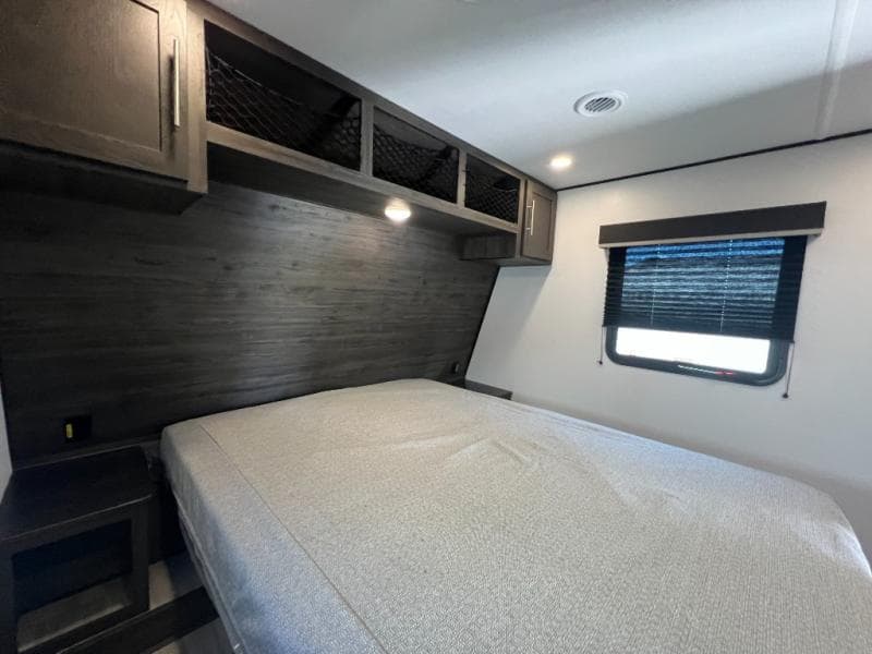 2026 Keystone 2026 Keystone Fuzion Impact Edition Toy Hauler - thumbnail 36