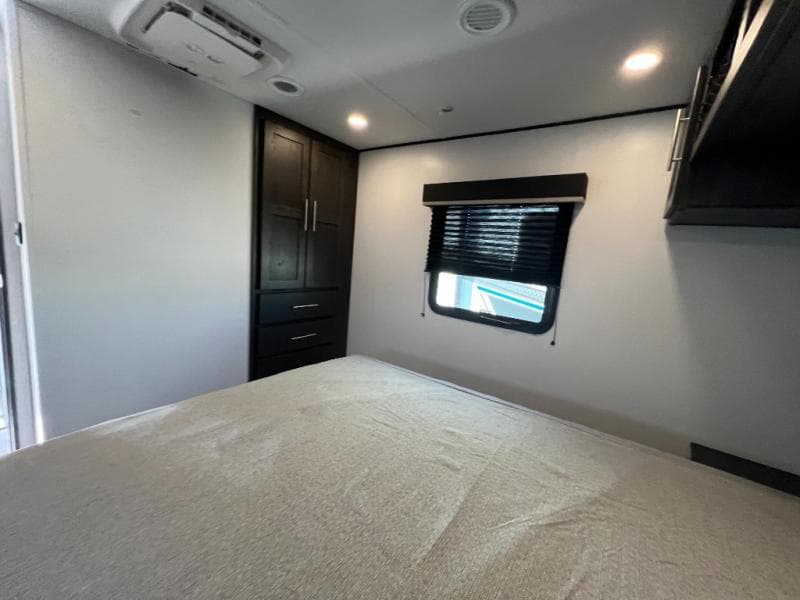 2026 Keystone 2026 Keystone Fuzion Impact Edition Toy Hauler - thumbnail 39