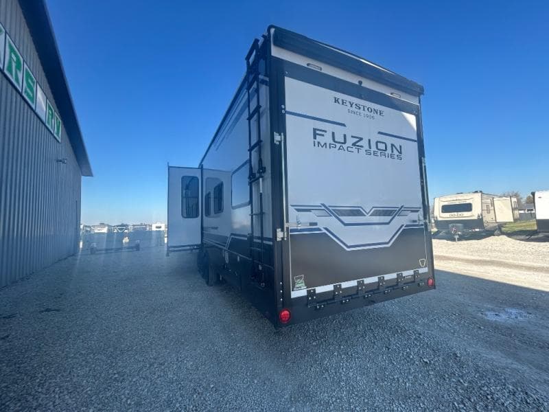 2026 Keystone 2026 Keystone Fuzion Impact Edition Toy Hauler - thumbnail 5