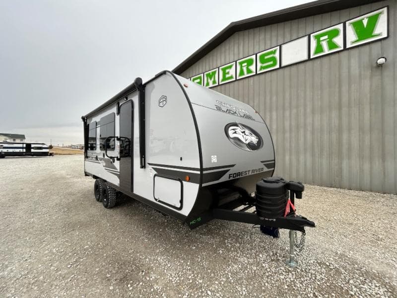 2026 Forest River 2026 Forest River Cherokee Grey Wolf Black Label Toy Hauler - thumbnail 4