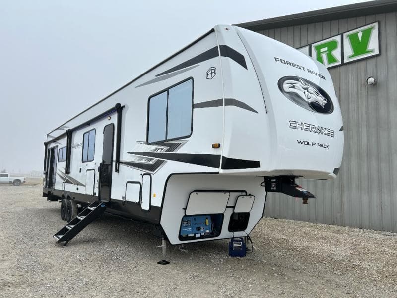 2026 Forest River 2026 Forest River Cherokee Wolf Pack Toy Hauler - thumbnail 3