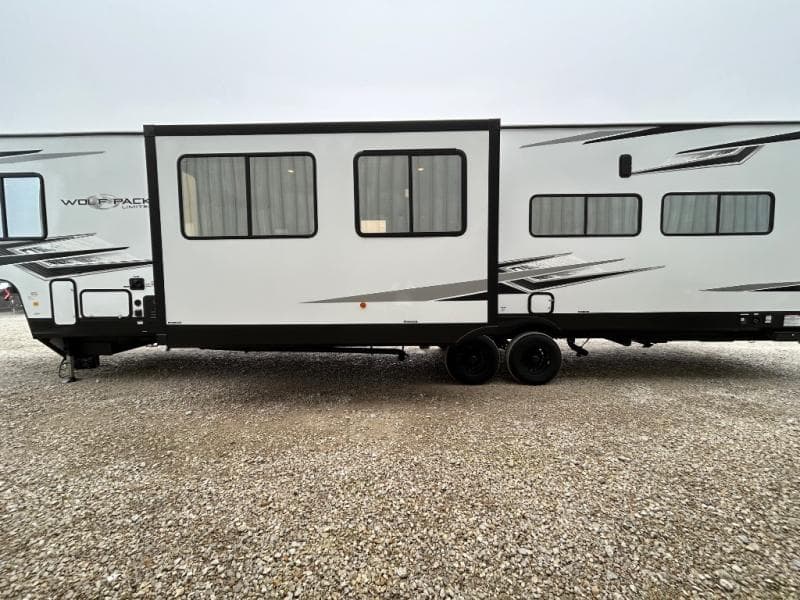 2026 Forest River 2026 Forest River Cherokee Wolf Pack Toy Hauler - thumbnail 6