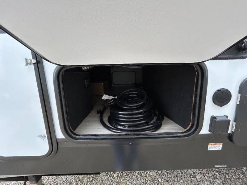 2026 Forest River 2026 Forest River Cherokee Wolf Pack Toy Hauler - thumbnail 10