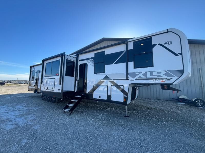 2026 Forest River 2026 Forest River Xlr Nitro Toy Hauler - thumbnail 4