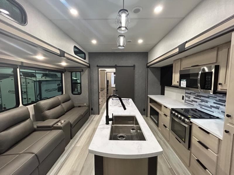 2026 Forest River 2026 Forest River Wildcat - thumbnail 3