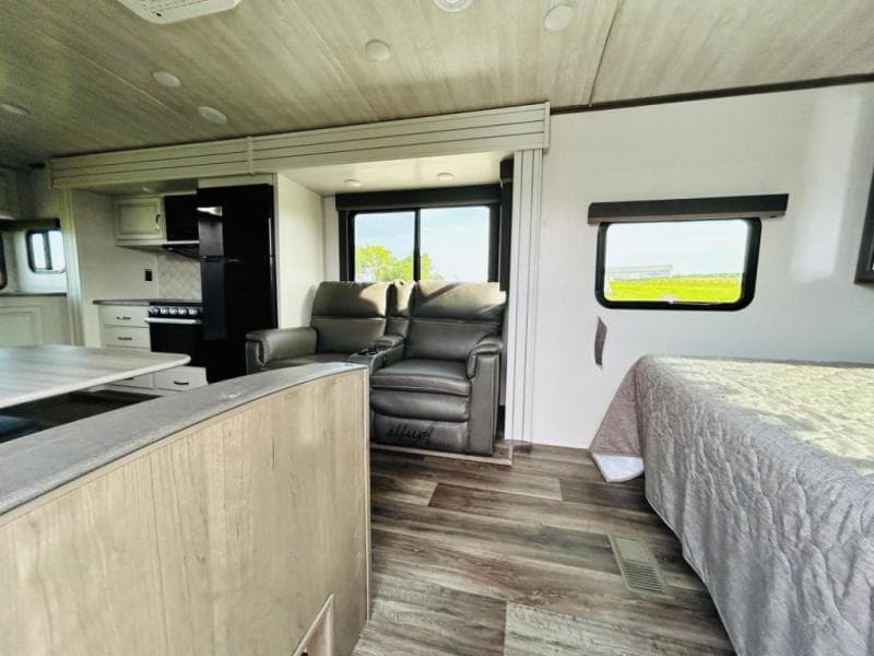 2023 Keystone RV 2023 Keystone RV Cougar - thumbnail 3