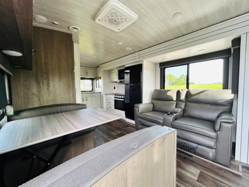 2023 Keystone RV 2023 Keystone RV Cougar - thumbnail 4