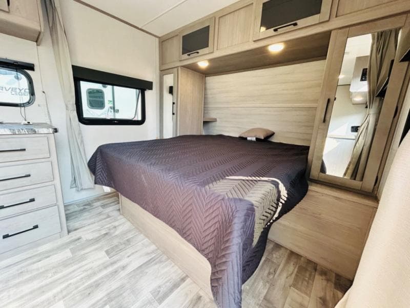 2022 Dutchmen 2022 Dutchmen Kodiak Ultra-Lite - thumbnail 3