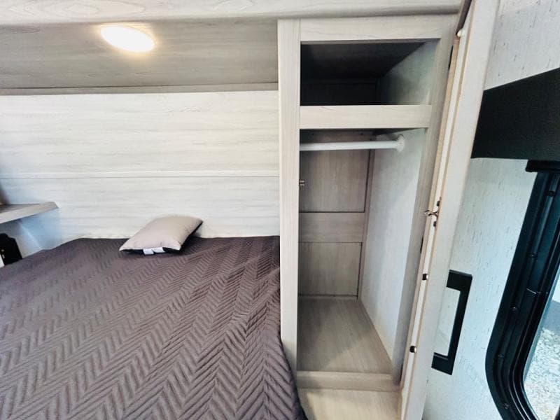 2022 Dutchmen 2022 Dutchmen Kodiak Ultra-Lite - thumbnail 7