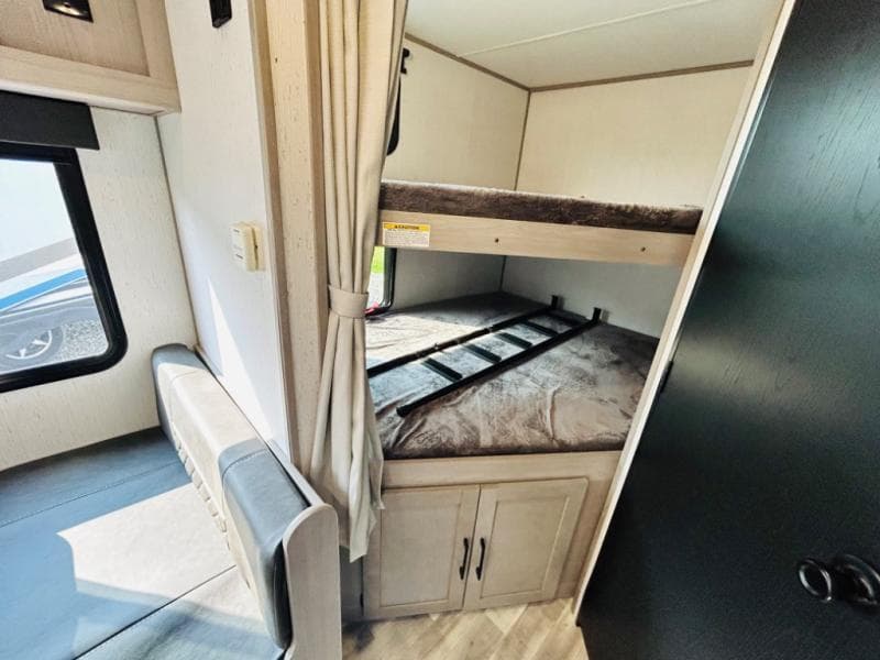 2022 Dutchmen 2022 Dutchmen Kodiak Ultra-Lite - thumbnail 9