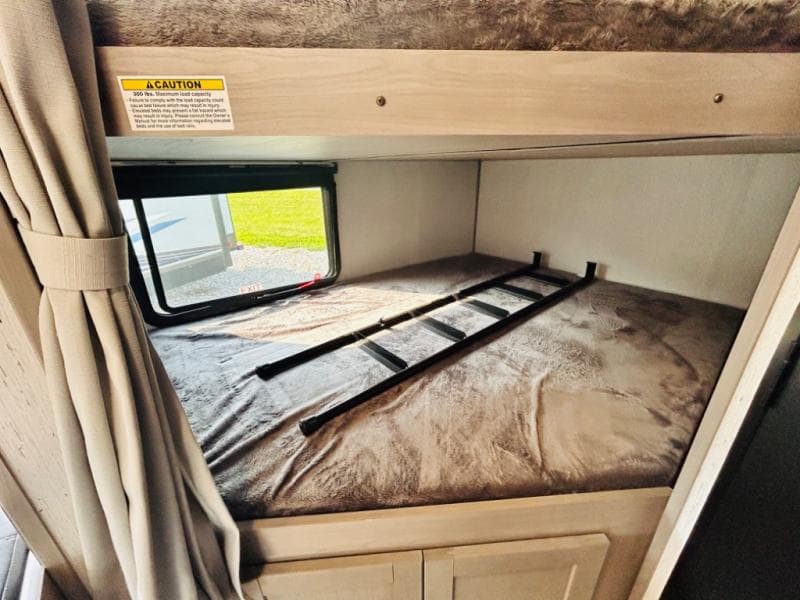 2022 Dutchmen 2022 Dutchmen Kodiak Ultra-Lite - thumbnail 11