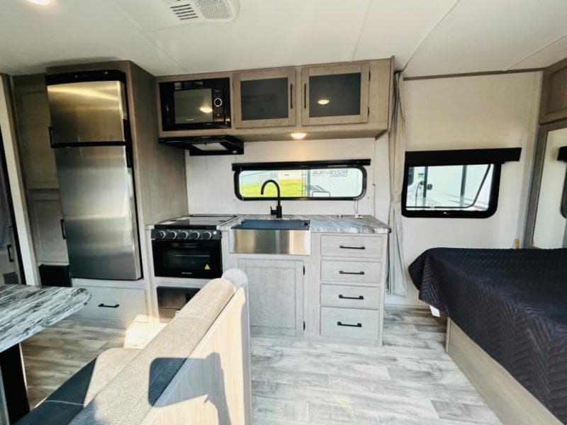 2022 Dutchmen 2022 Dutchmen Kodiak Ultra-Lite - thumbnail 14