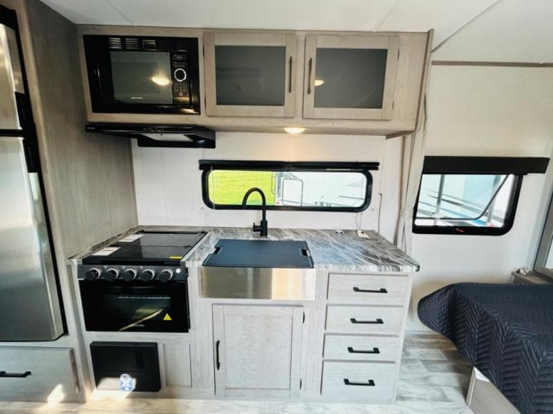 2022 Dutchmen 2022 Dutchmen Kodiak Ultra-Lite - thumbnail 16