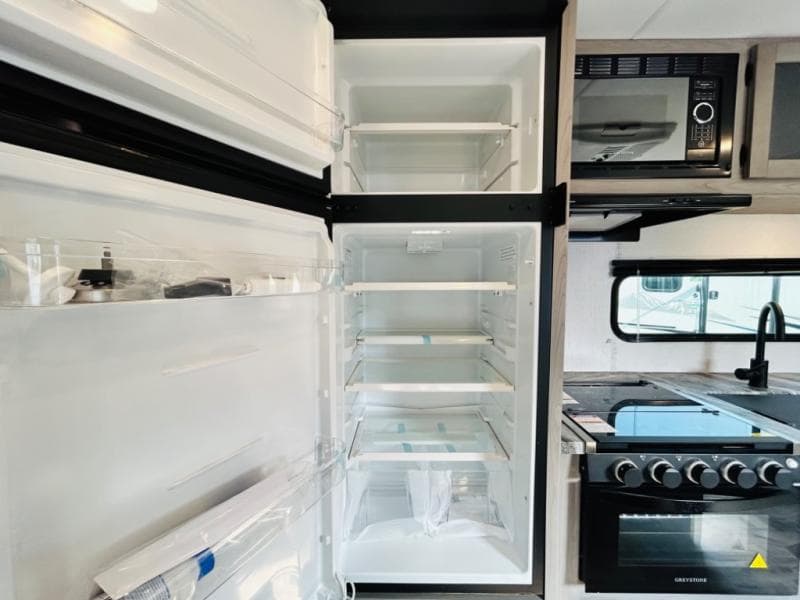 2022 Dutchmen 2022 Dutchmen Kodiak Ultra-Lite - thumbnail 25