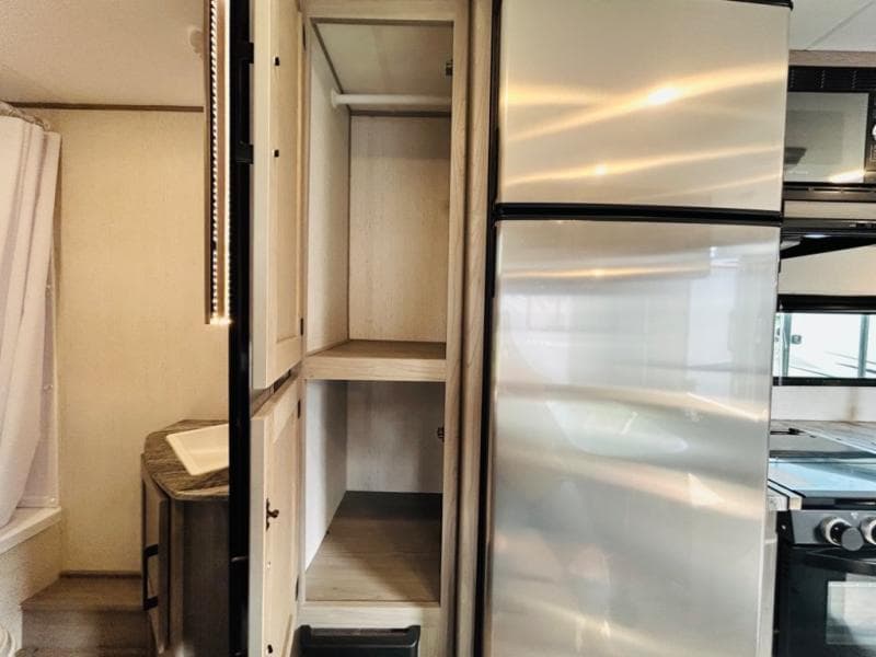 2022 Dutchmen 2022 Dutchmen Kodiak Ultra-Lite - thumbnail 36