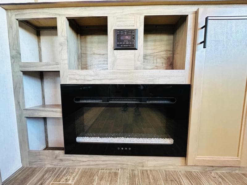 2021 Forest River 2021 Forest River Cherokee Alpha Wolf - thumbnail 5