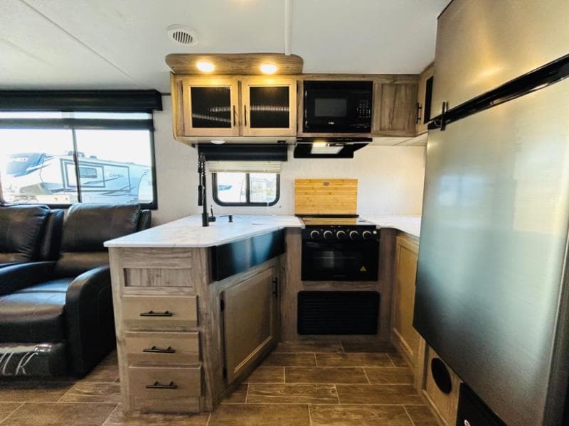 2021 Forest River 2021 Forest River Cherokee Alpha Wolf - thumbnail 7