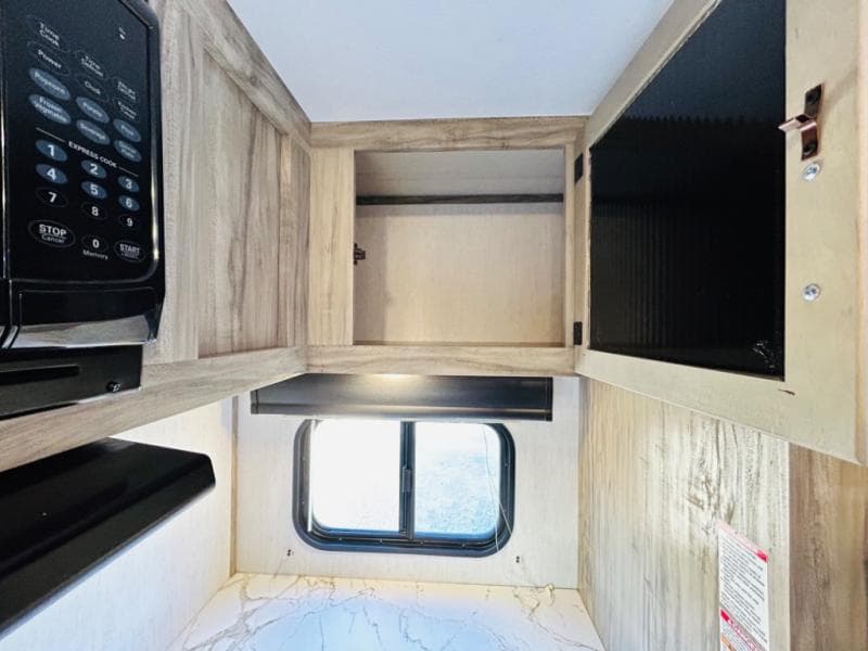 2021 Forest River 2021 Forest River Cherokee Alpha Wolf - thumbnail 21