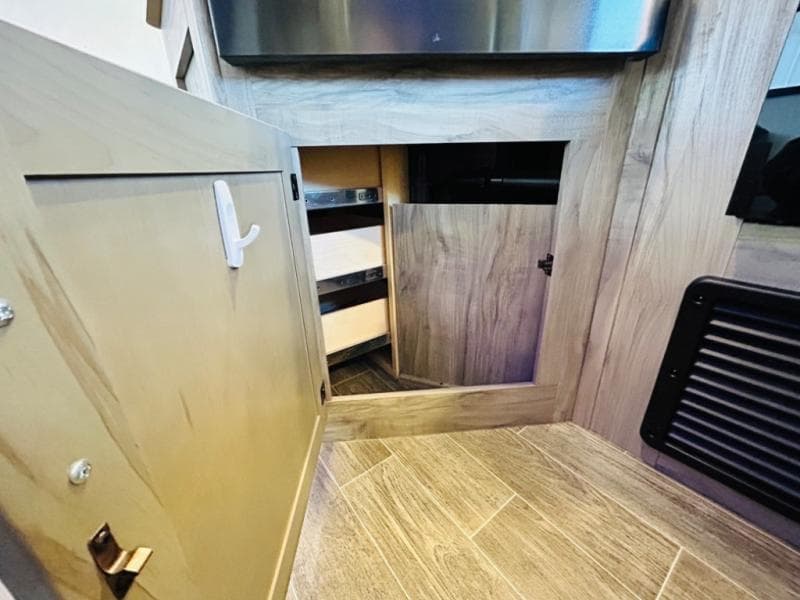 2021 Forest River 2021 Forest River Cherokee Alpha Wolf - thumbnail 23