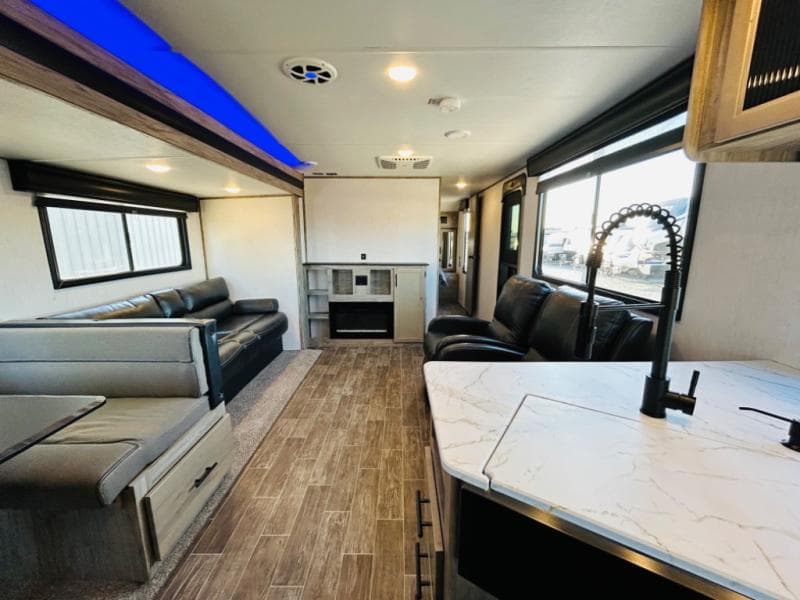 2021 Forest River 2021 Forest River Cherokee Alpha Wolf - thumbnail 27