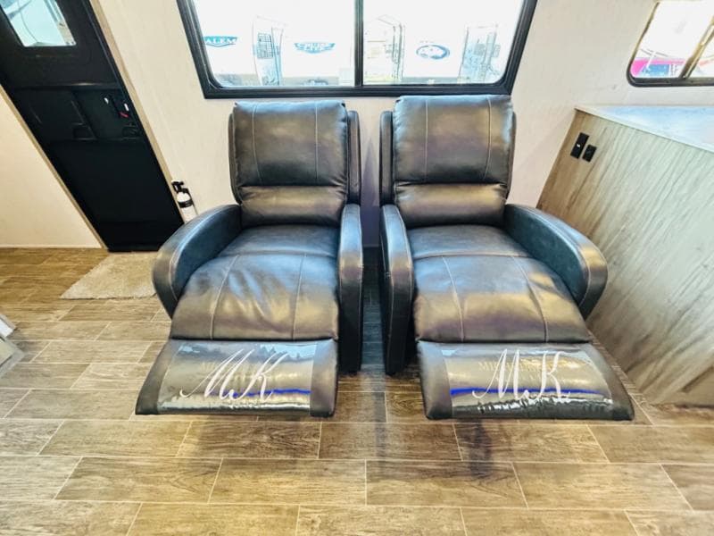 2021 Forest River 2021 Forest River Cherokee Alpha Wolf - thumbnail 35