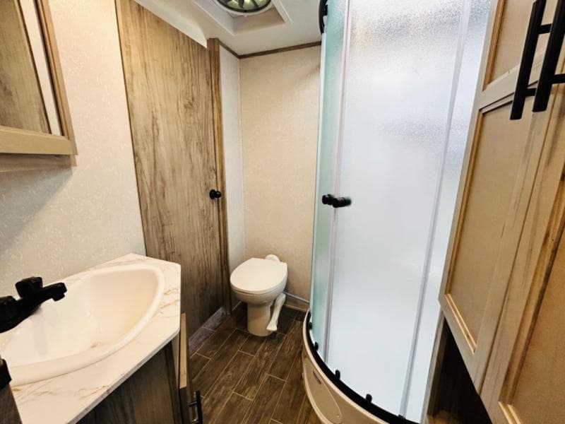 2021 Forest River 2021 Forest River Cherokee Alpha Wolf - thumbnail 36