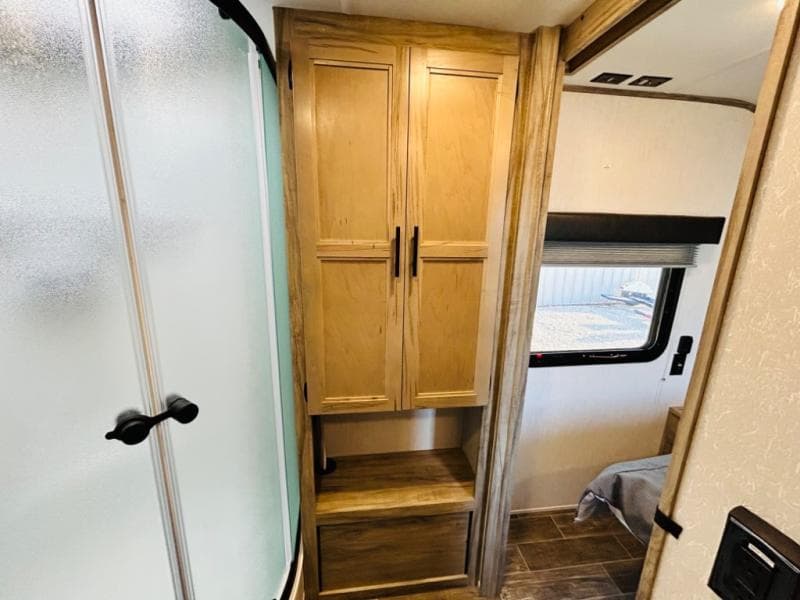 2021 Forest River 2021 Forest River Cherokee Alpha Wolf - thumbnail 42