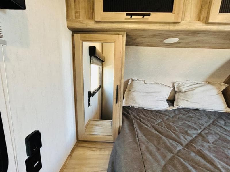 2021 Forest River 2021 Forest River Cherokee Alpha Wolf - thumbnail 52