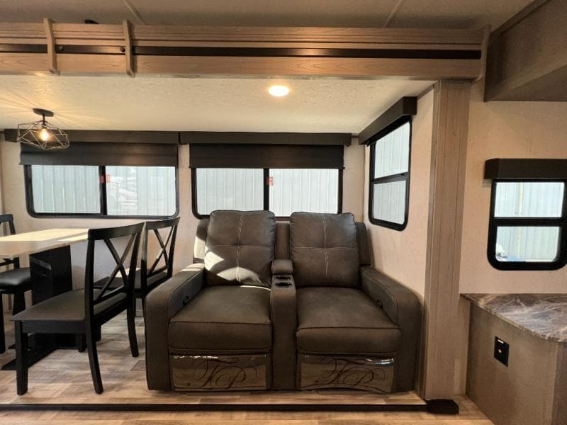 2022 Dutchmen 2022 Dutchmen Kodiak Ultimate - thumbnail 5