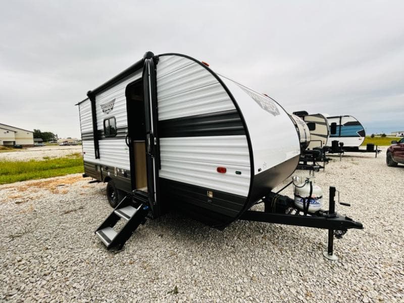 2024 Forest River 2024 Forest River Wildwood FSX - thumbnail 3