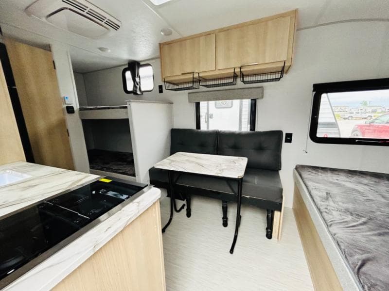 2024 Forest River 2024 Forest River Wildwood FSX - thumbnail 4