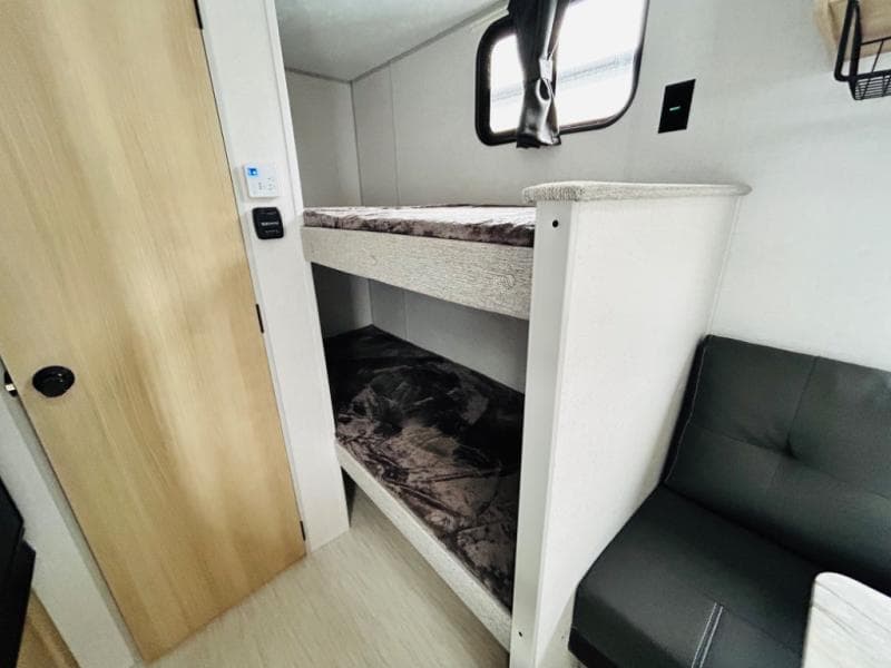 2024 Forest River 2024 Forest River Wildwood FSX - thumbnail 25