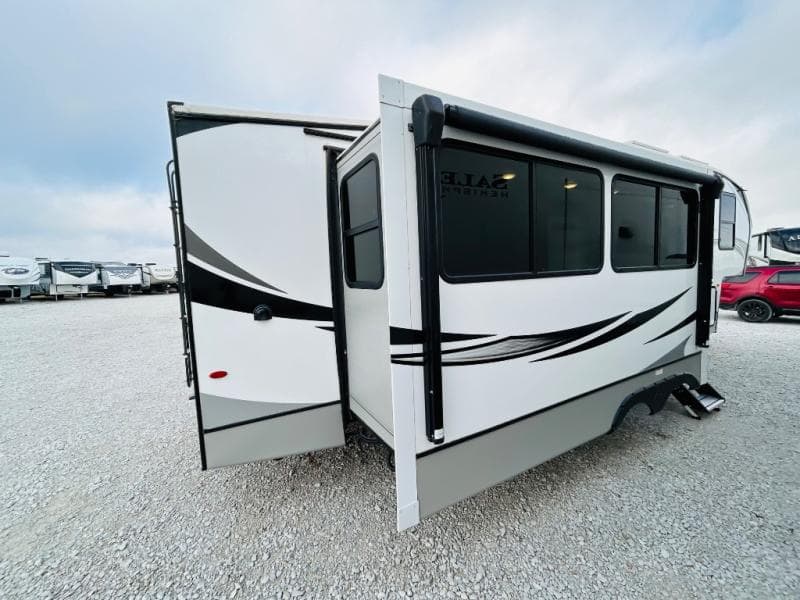 2022 Keystone 2022 Keystone Cougar - thumbnail 3