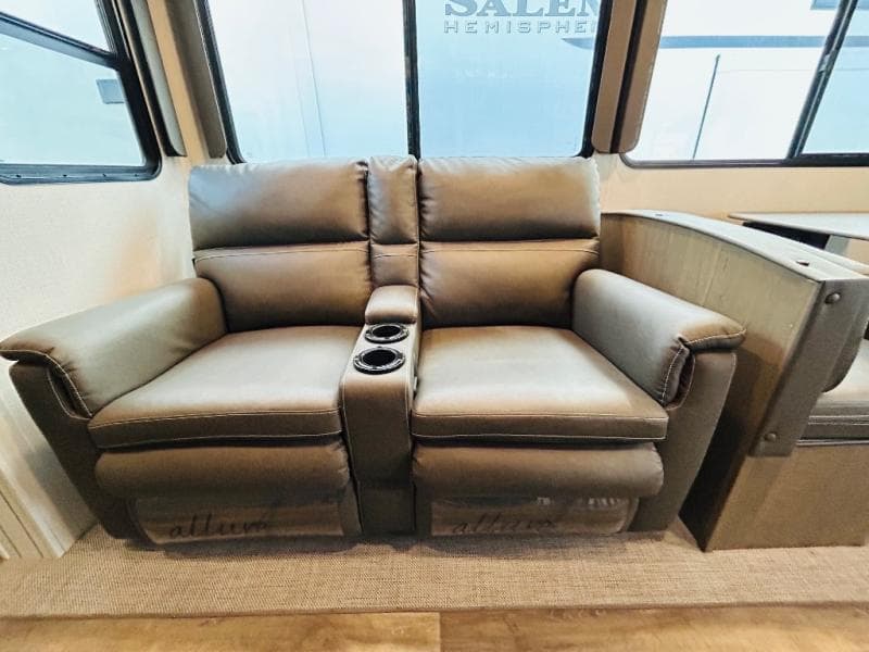 2022 Keystone 2022 Keystone Cougar - thumbnail 46