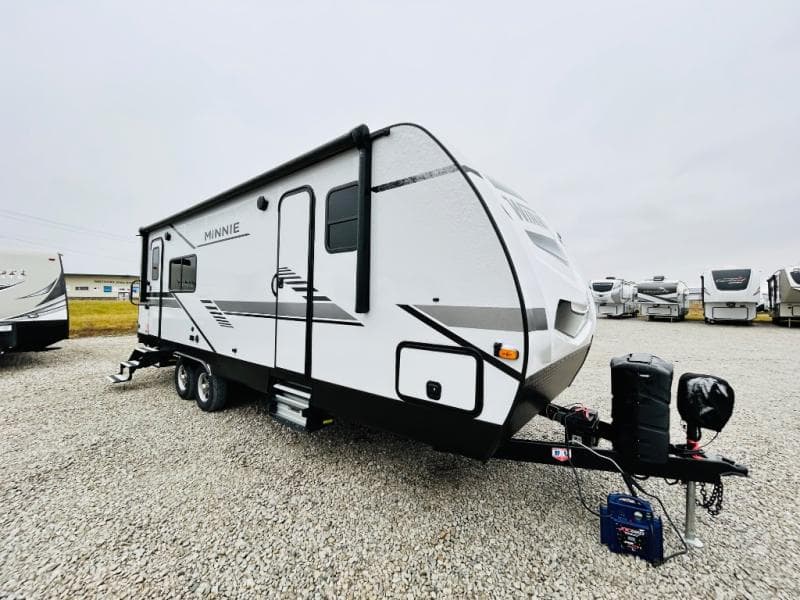2022 Winnebago 2022 Winnebago Minnie Plus - thumbnail 3