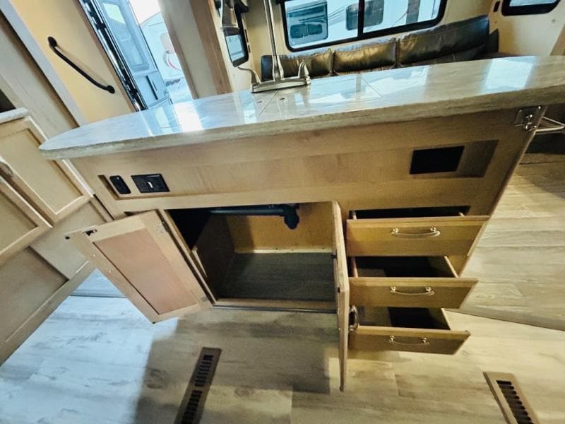 2020 Winnebago 2020 Winnebago Minnie Plus - thumbnail 42