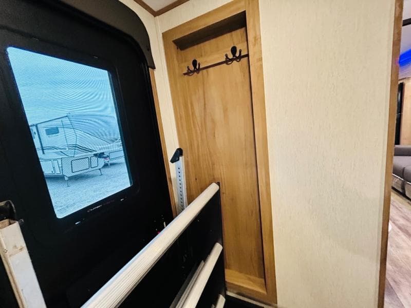 2024 Forest River 2024 Forest River Cherokee Alpha Wolf - thumbnail 74