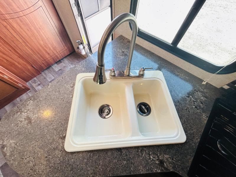 2017 Heartland 2017 Heartland Wilderness - thumbnail 34