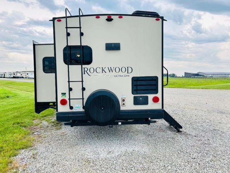 2021 Forest River 2021 Forest River Rockwood Ultra Lite - thumbnail 4