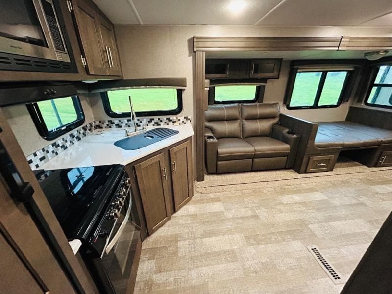 2021 Forest River 2021 Forest River Rockwood Ultra Lite - thumbnail 17