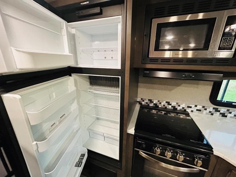 2021 Forest River 2021 Forest River Rockwood Ultra Lite - thumbnail 19