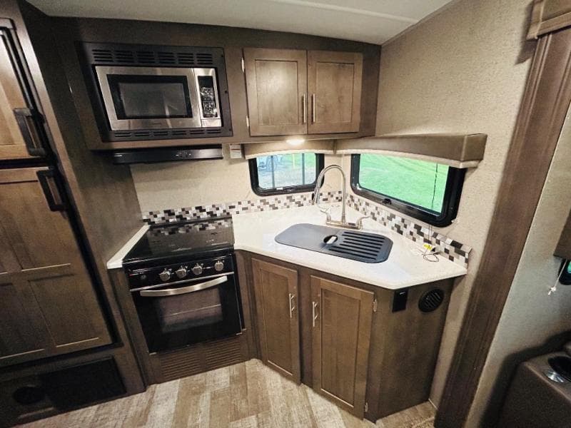 2021 Forest River 2021 Forest River Rockwood Ultra Lite - thumbnail 20