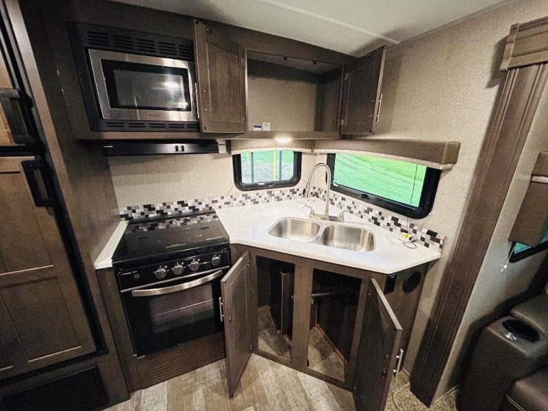 2021 Forest River 2021 Forest River Rockwood Ultra Lite - thumbnail 21