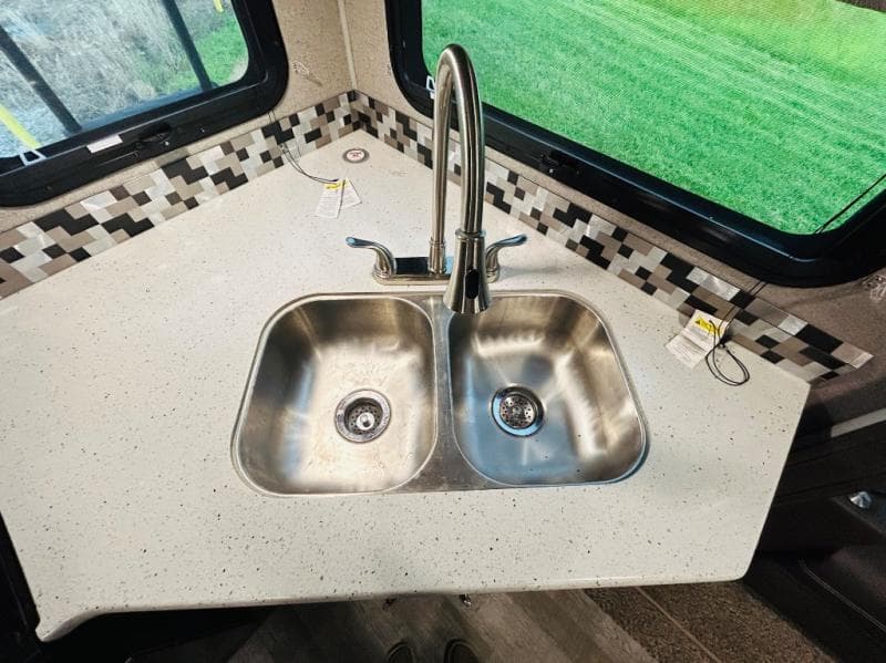 2021 Forest River 2021 Forest River Rockwood Ultra Lite - thumbnail 22