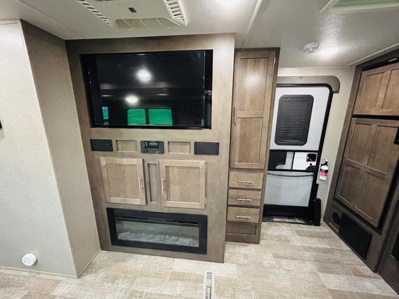 2021 Forest River 2021 Forest River Rockwood Ultra Lite - thumbnail 27