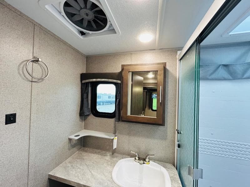 2021 Forest River 2021 Forest River Rockwood Ultra Lite - thumbnail 30